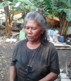 Terharu dengan Kisah Kurban Mak Yati, Mensos Beri Modal Usaha Rp 5 Juta