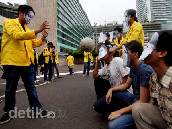 Aksi Mahasiswa Dukung KPK