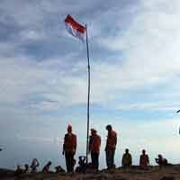 Sumpah Pemuda, Merah Putih Raksasa Digelar di Puncak Penanggungan