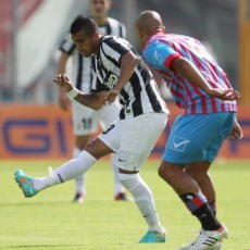 Juve Menang 1-0, Catania Protes