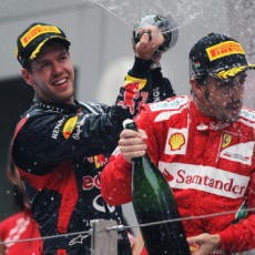 Vettel Menang Lagi, Alonso Tetap Membuntuti