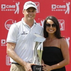 Kado Manis Ultah Perkawinan Watney