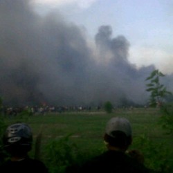 Ribuan Warga Kepung Desa Balinuraga di Lampung, Rumah & Mobil Dibakar