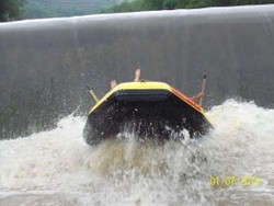 Asiknya Arum Jeram di Katumbiri, Jawa Barat