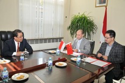 RI Gaet China Bangun Pembangkit Tenaga Surya Pertama di Tanah Air