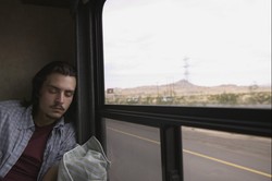 6 Tips Aman dan Nyaman Tidur di Dalam Bus