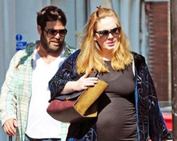 Baru Melahirkan, Adele Konsultasi ke Elton John