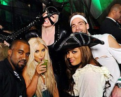 Wow, Kim Kardashian Pakai Wig Rp 19 Juta ke Pesta Halloween