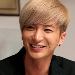Jelang Wajib Militer, Leeteuk Masih Diganggu Sasaeng Fans