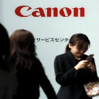 Serbuan Ponsel Paksa Canon Revisi Target