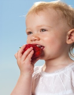 Berikan Permen Karet dan Jeruk Agar Gigi Anak Kuat