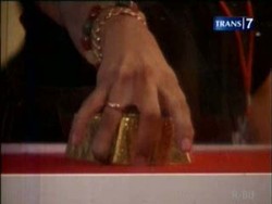 Lomba Angkat Emas Batangan Senilai Rp. 8 Miliar