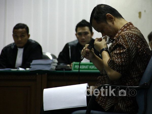 Dhana Widyatmika Baca Pledoi