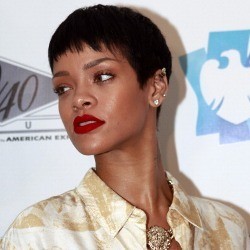 Rihanna Bikin Karir Calvin Harris Makin Melejit