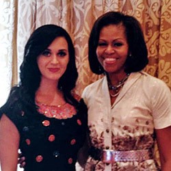 Katy Perry Rayakan Ulang Tahun dengan Michelle Obama