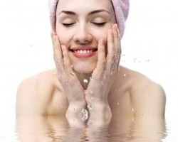 Cara Ampuh Menghapus Make Up yang Sulit Dihilangkan