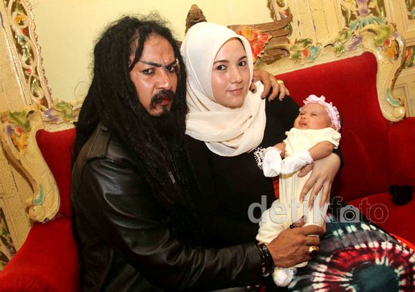 Kemesraan Limbad & Istri Mudanya