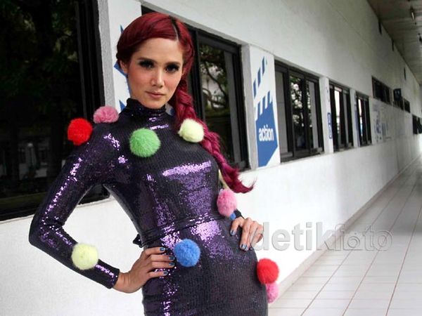 Kostum Unik Mulan Jameela