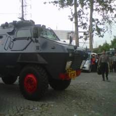 Buruh Mojokerto Dihadang Water Canon dan Barracuda