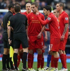 Gerrard Kritik Wasit dalam Derby Merseyside