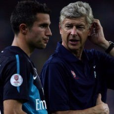 Akhir Pekan Depan Van Persie Hadapi Wenger