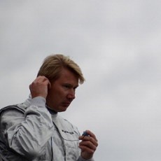 Mika Hakkinen Dukung Kampanye Step Inside The Circuit