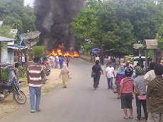 Demo Tolak Tambang Emas di Tapsel Sumut, Warga Bakar Kantor Camat
