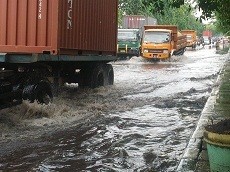 Hujan Melanda, Waspadai Genangan Air di Jl RE Martadinata Jakut