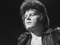 Bintang Rock Gary Glitter Ditangkap Polisi Atas Dugaan Pelecehan Seksual