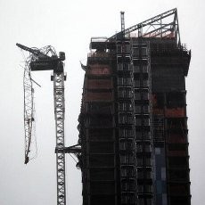 Sandy Terjang New York, Crane Bergelantungan di Apartemen Bertingkat 90
