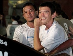 Sudah 73 Jam, 7 Orang Masih Bertahan Memegang Mobil