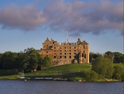 Berani Bermalam di Kastil Berhantu?