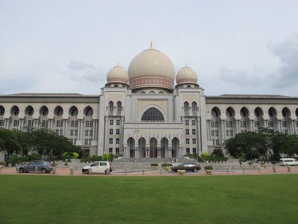 Megahnya Putrajaya, Dari Istana Sampai Masjid