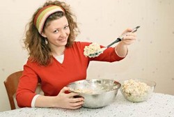 5 Kesalahan yang Sering Dilakukan Setelah Makan Berlebihan