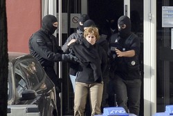 Prancis Bekuk Buron Perempuan Paling Berbahaya