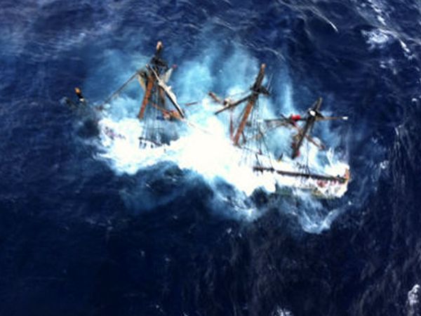Topan Sandy Tenggelamkan Kapal HMS Bounty