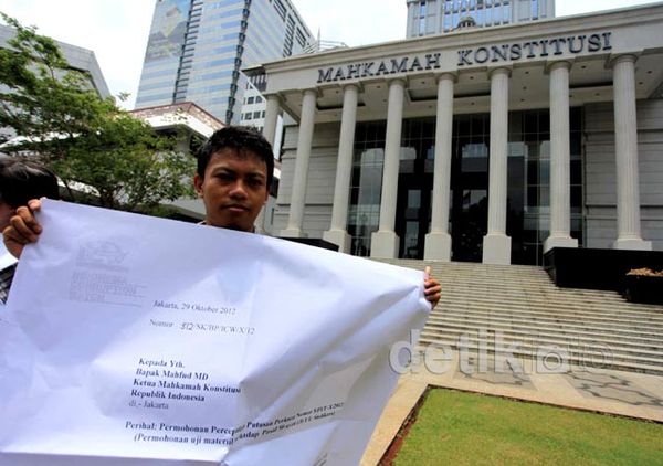 Surat Raksasa untuk Mahfud MD