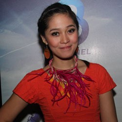 Jadi Kepala Keluarga, Gracia Indri Cuti Kuliah