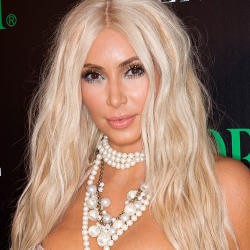 Dikabarkan Sudah Tunangan, Kim Kardashian Tertawa