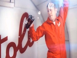 Wow.! Cocktail Ini Diracik di Ruangan Tanpa Gravitasi