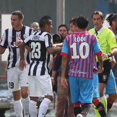 Juventus Melawan Bologna dan Kontroversi
