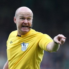 Wasit Lee Mason Pimpin Laga Chelsea vs MU di Piala Liga