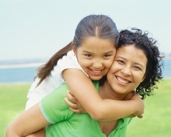 10 Cara Tunjukkan Perhatian pada Anak Meski Ibu Sibuk