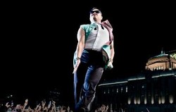 Psy Segera Konser di Jakarta