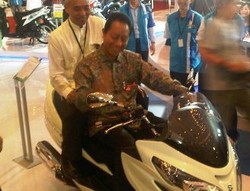 Kena Macet, Budi Darmadi Ngojek ke JMCS