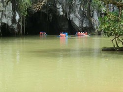 Menjelajah Sungai Bawah Tanah Terindah di Dunia