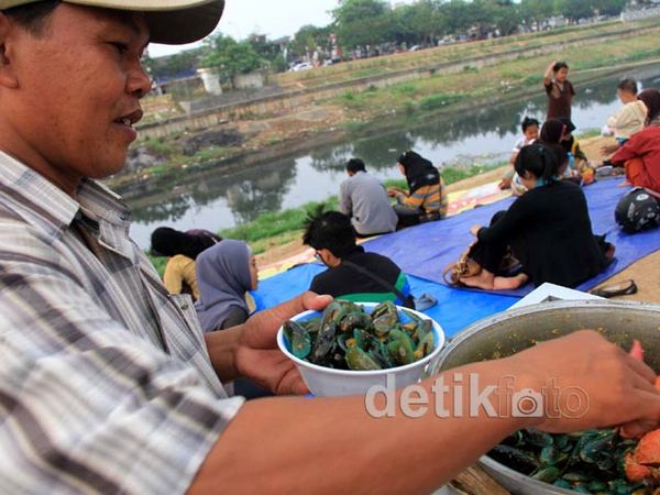 Wisata Sore di Kanal Banjir Timur