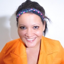 Melanie Subono Hidupkan Lagi Lagu Band Plastik