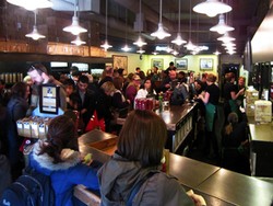 Warga New York Serbu Gerai Starbucks Terakhir