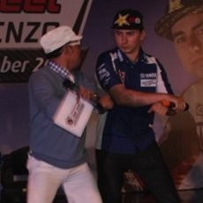 Hibur Fans, Lorenzo Joget Gangnam Style